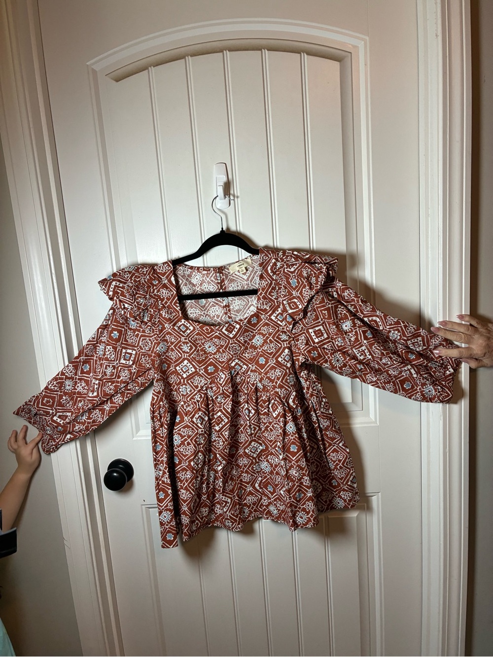 entro Rust Geo Ruffle-Yoke Long-Sleeve Blouse small